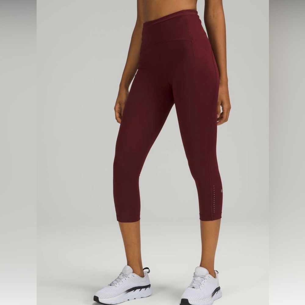 Lululemon Swift Speed High-Rise Crop 21"
Red Merlot